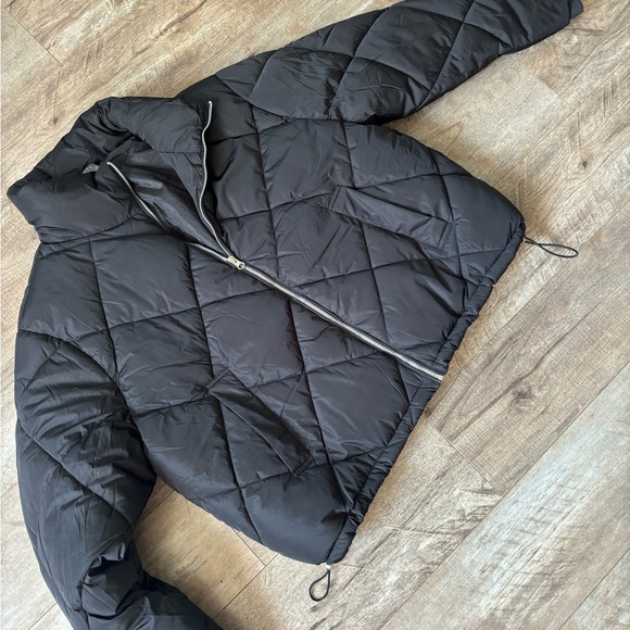 Ladies extra large puffer jacket new with tags. - Picture 2 of 4